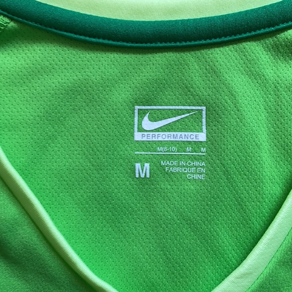 Women’s M Nike Performance V-Neck Shirt - Picture 2 of 3